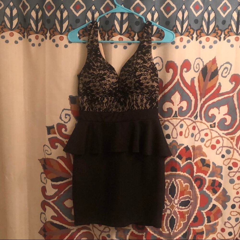 Gorgeous Deep V Neck Little Black Dress 💕